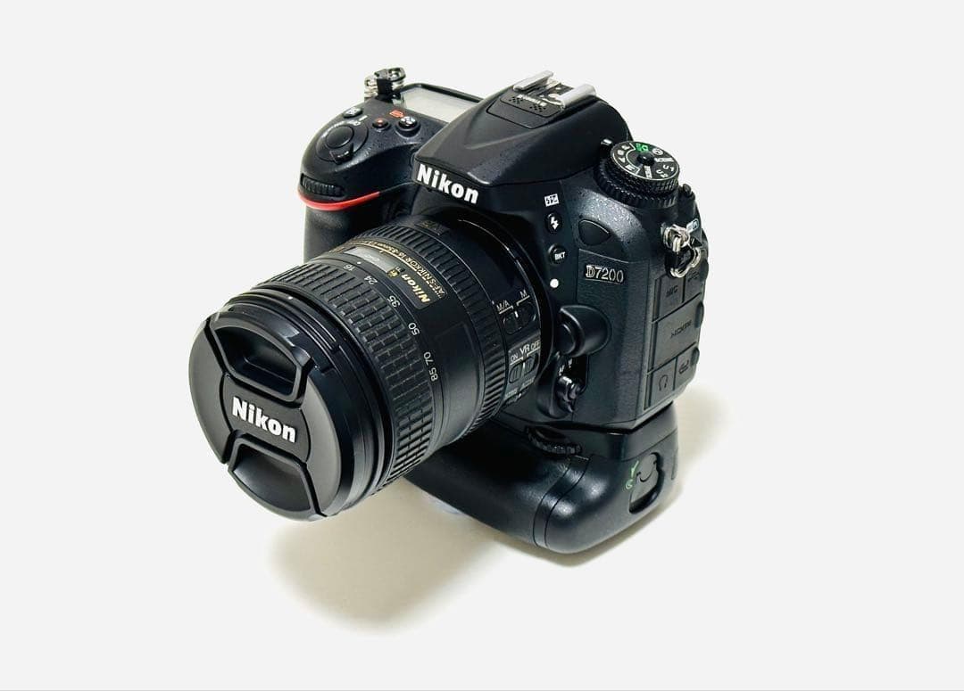 ☆撮影数220回以下☆Nikon D7200ボディMB-D15＆VRレンズセット