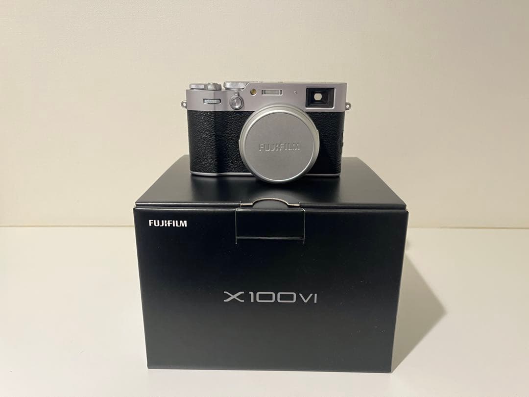 【極美品】Fujifilm X100VI シルバー　日・英2言語モデル