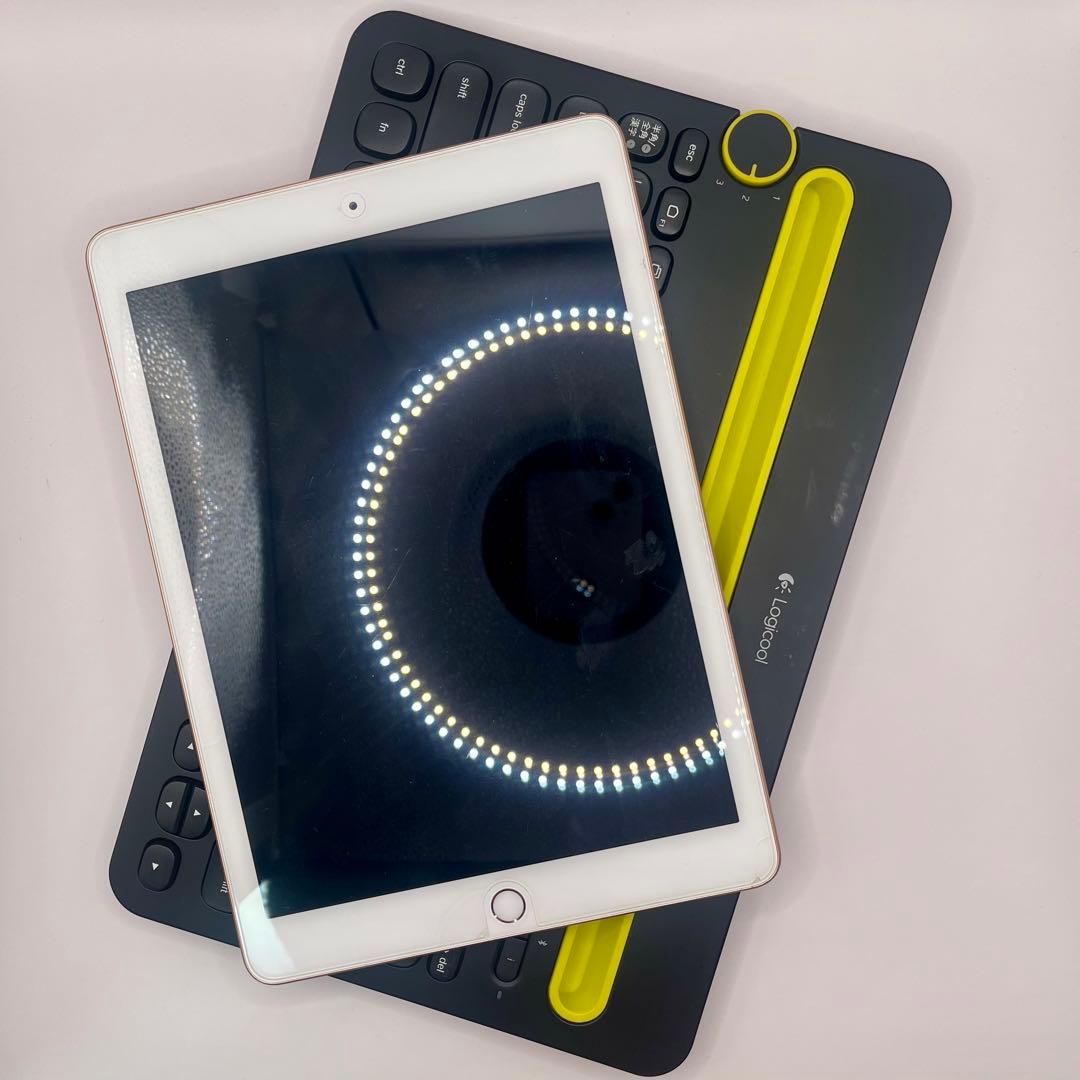Apple iPad　第6世代　ゴールド　128GB／キーボード／セット　お得