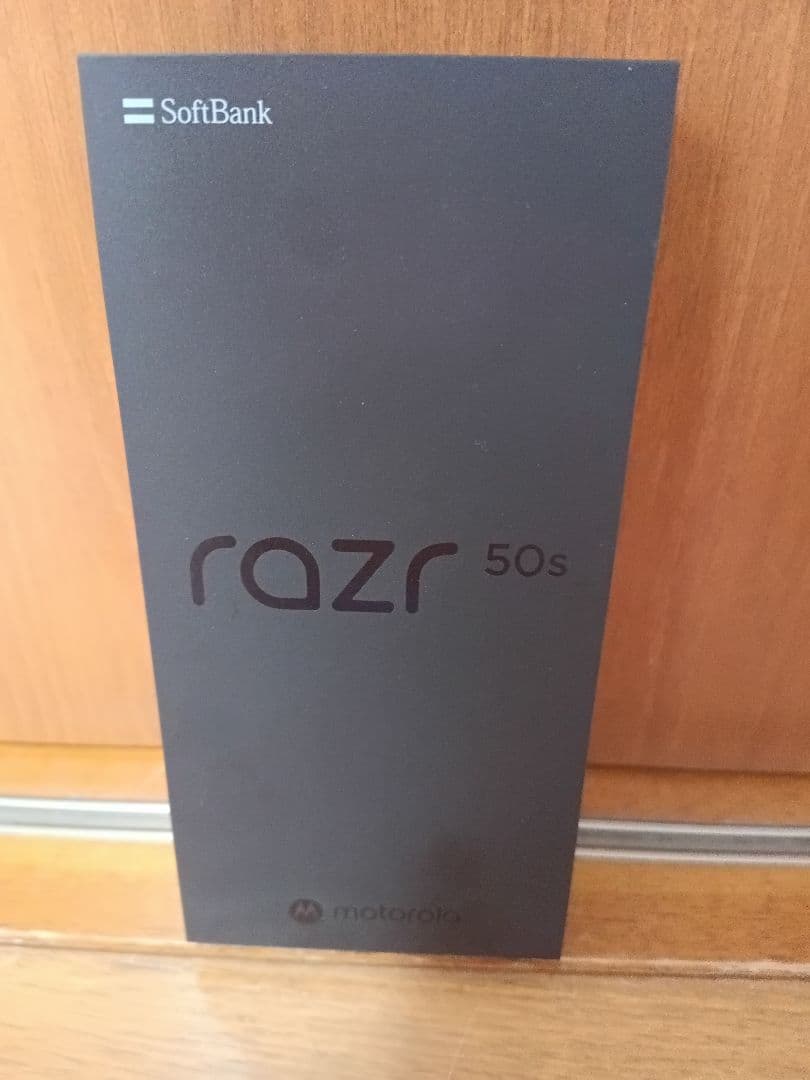 motorola razr 50S(コアラグレイ/ほぼ未使用)