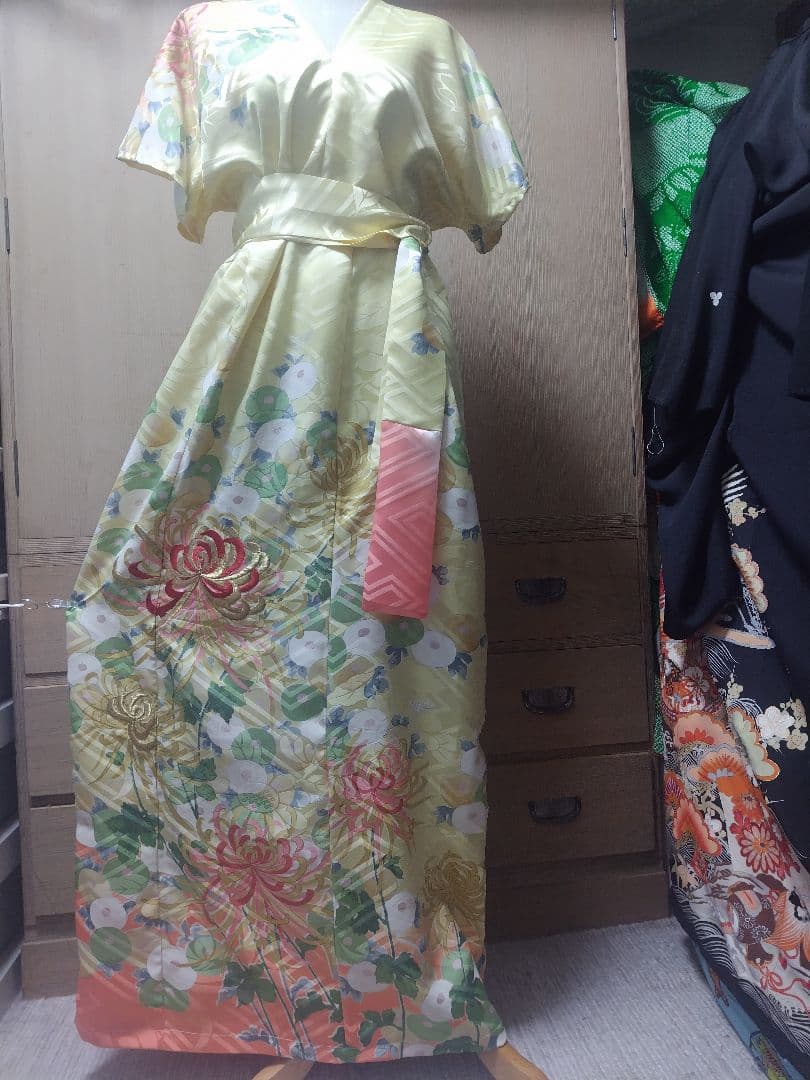 orihime振袖絹ストール付きリメイクワンピースです。