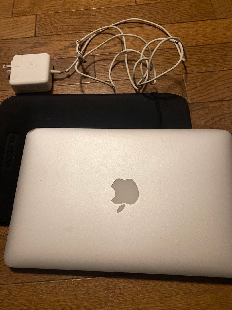 【1/31一杯まで】 MacBook Air 11inch充電器付き