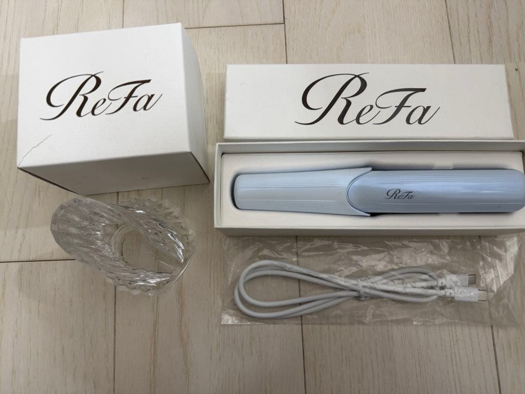 Refaミニストレートヘアアイロン USBケーブル付き．スタンド付き