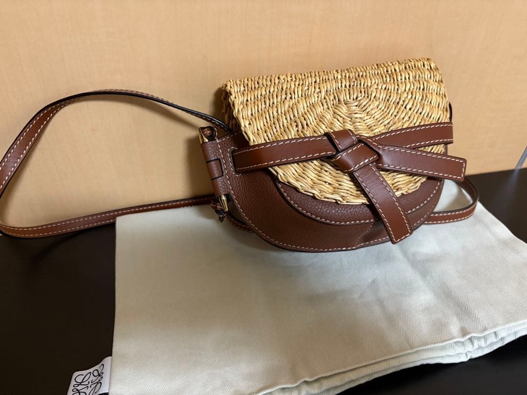 [ LOEWE )ゲートミニバッグ