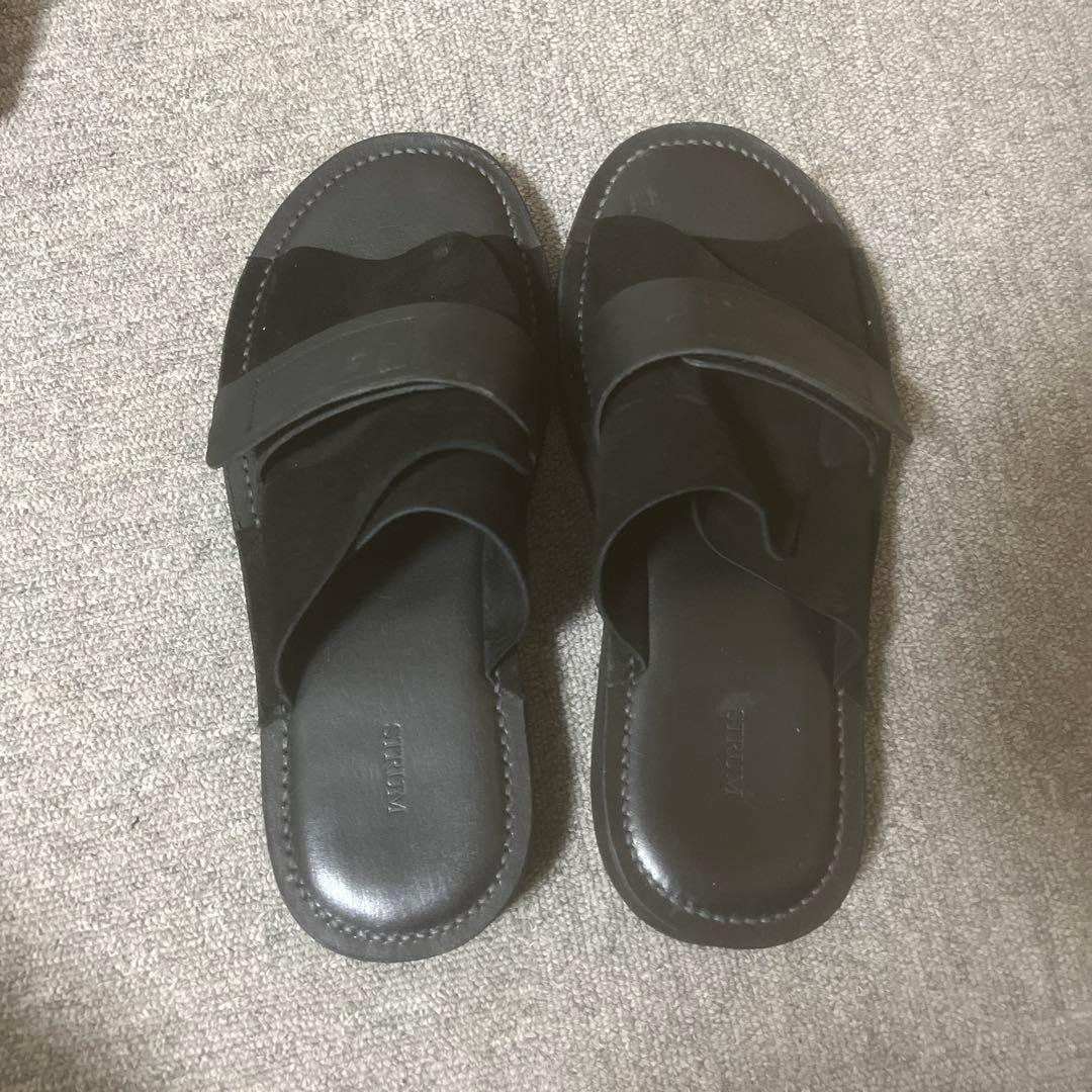 STRUM シルキーベロア & テンペスティ エルバマット レザー サンダル