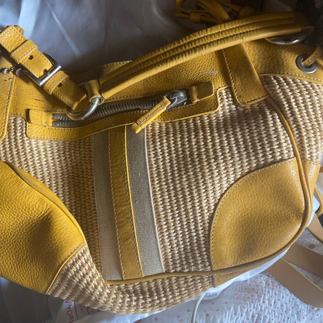 プラダのカゴバック