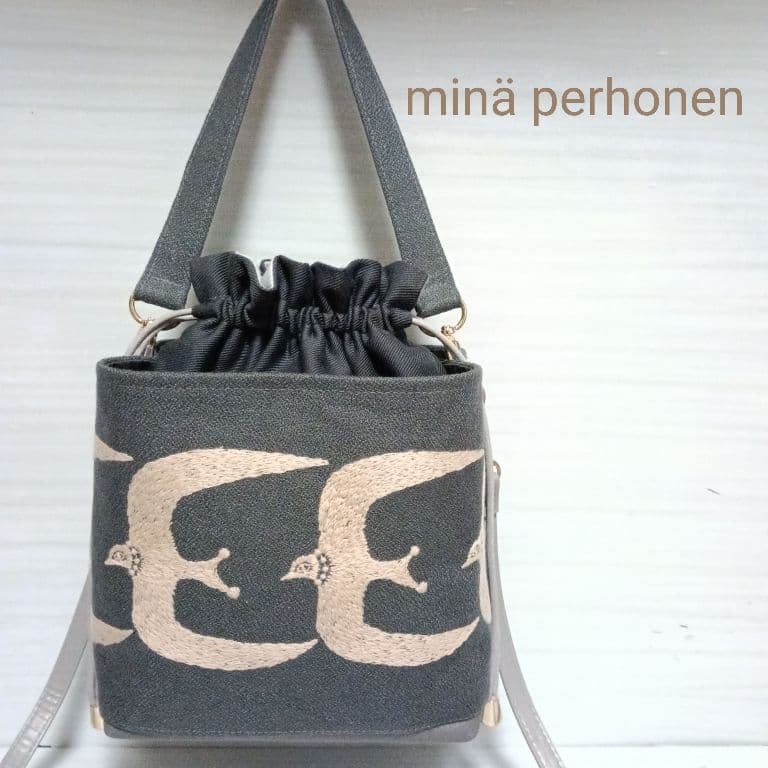ミナペルホネン　ポケット巾着バッグ　go!　ダークグレー　鳥さん