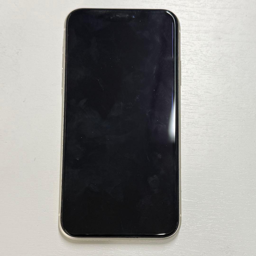 （中古美品）Apple iPhone 11 ホワイト本体64GB バッテリー新品