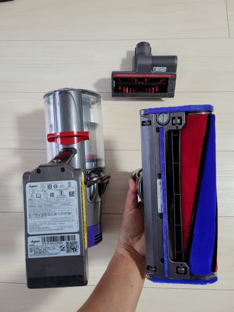 ダイソン Dyson V10 サイクロン式 コードレス掃除①