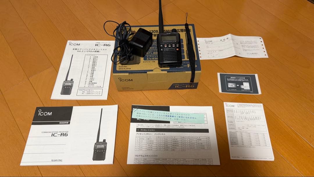 【美品・付属品完備】 Icom IC-R6 広帯域ハンディレシーバー