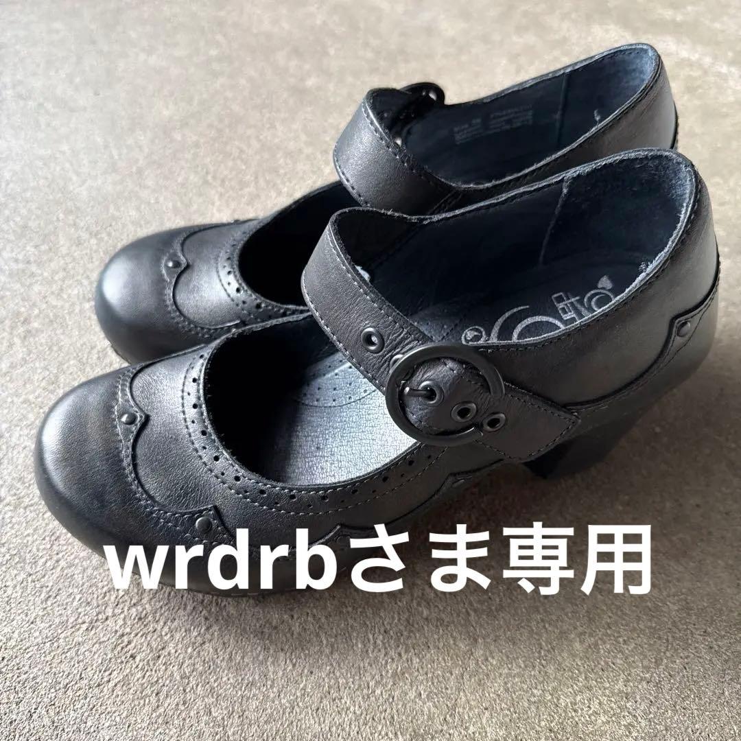 ダンスコ　黒 ストラップ付き シューズ