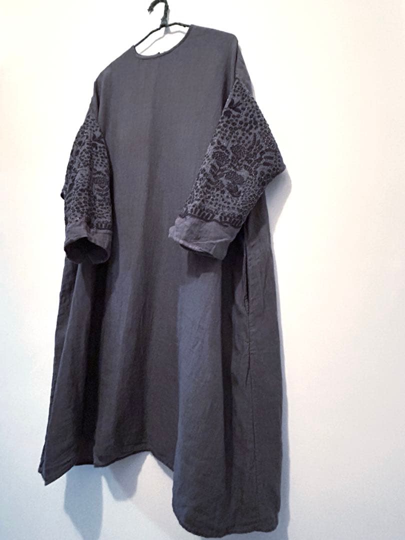aodress_アオドレス　グレー花刺繍チュニック