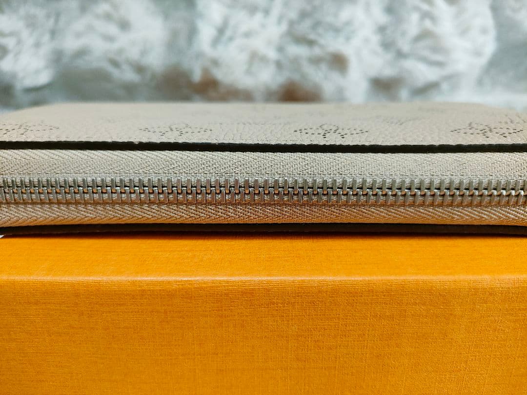 Louis Vuitton マヒナ・レザー ジッピー・ウォレット