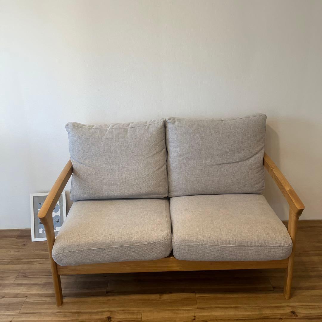 【美品】耐久性にこだわったクッションの木フレームソファー　2人掛け