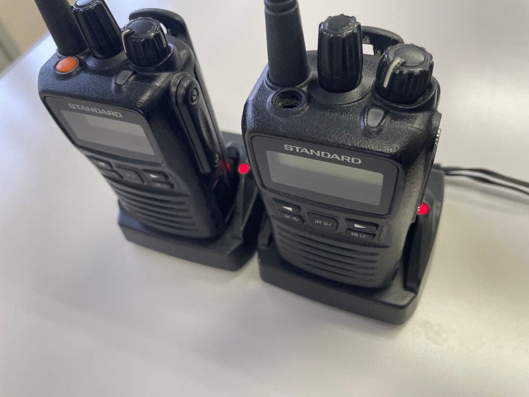 S*r様 スタンダード製デジタルハンディ無線機 VXD450U 2台 充電器付き