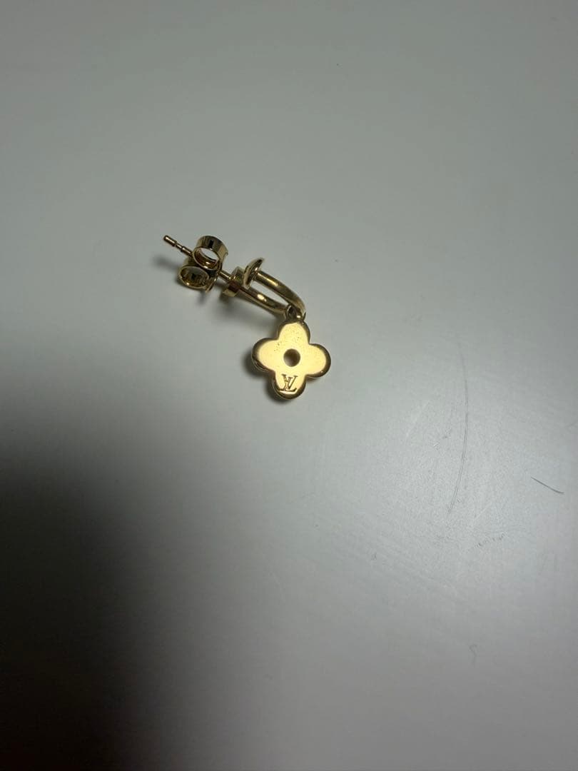 Louis Vuitton クローバー型ピアス(片耳）