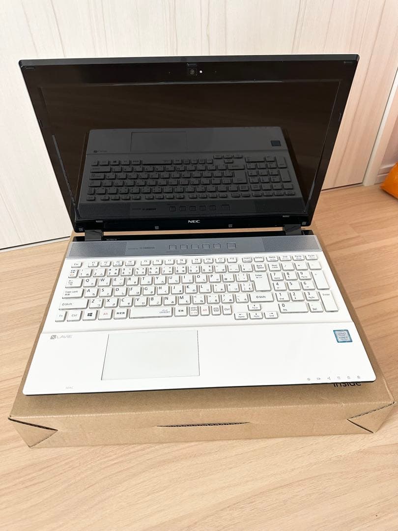 NEC LAVIE NS750HAW / i7/8GB/ノートパソコン ホワイト