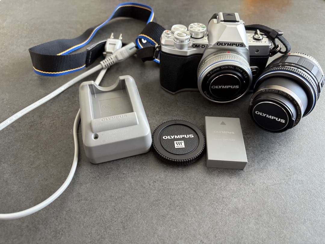 OLYMPUS OM-D E-M10 Mark IIIミラーレス一眼カメラ