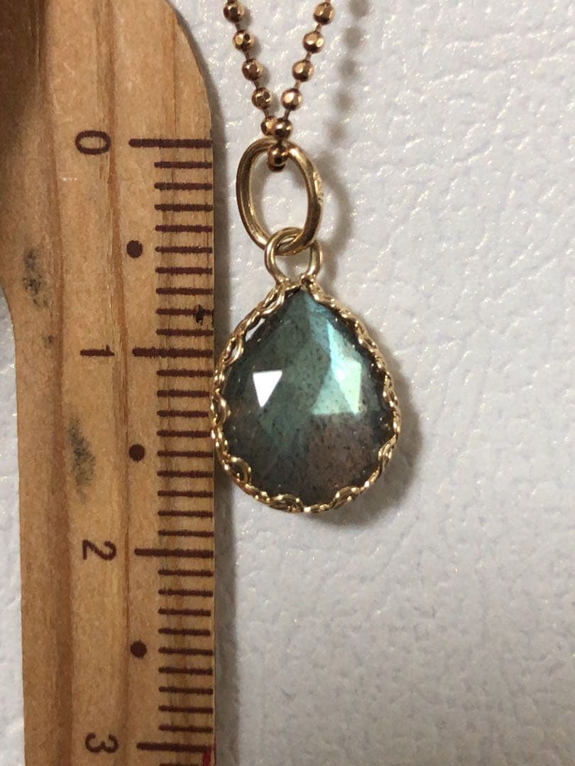 美品❤️アガット K10 ラブラドライト チャーム　◇幻想的な青い石です◇