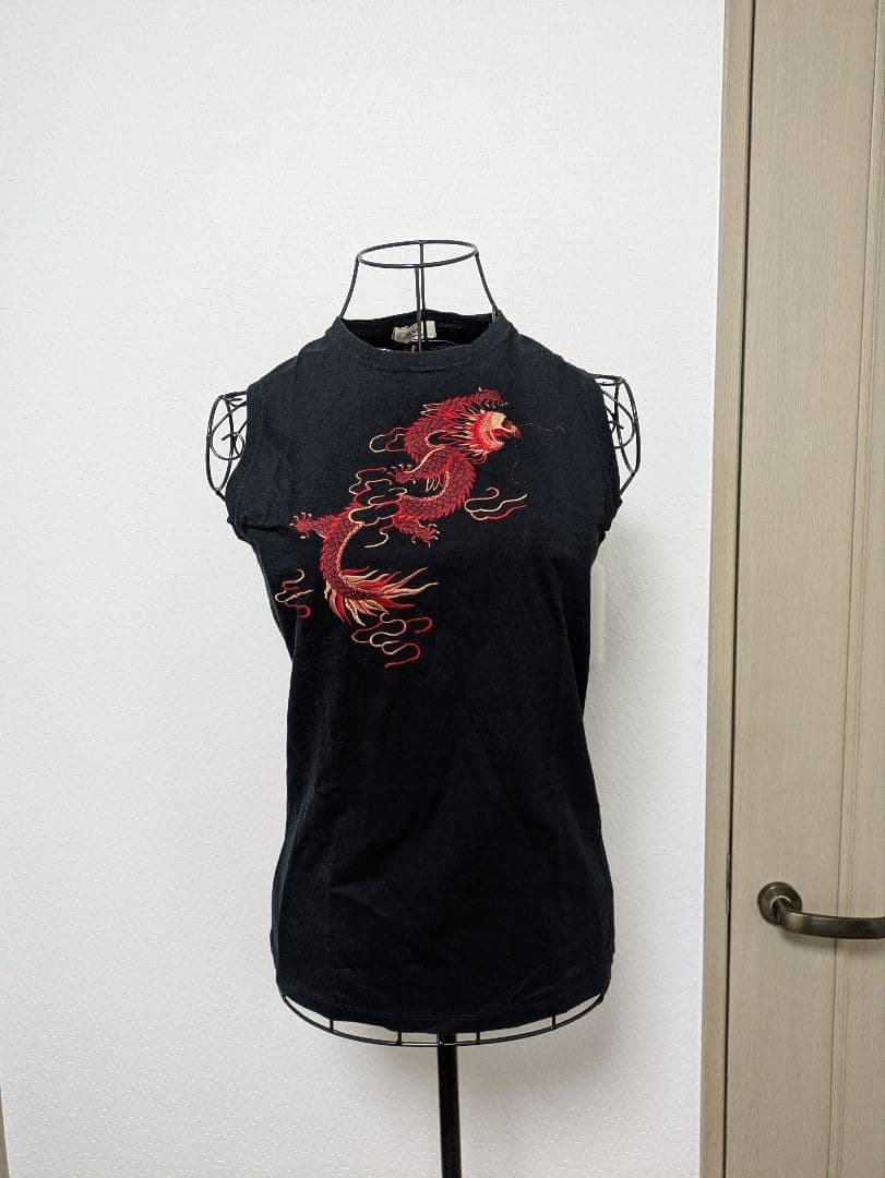 ビビアン・タム ドラゴン刺繍 ブラック ノースリーブ