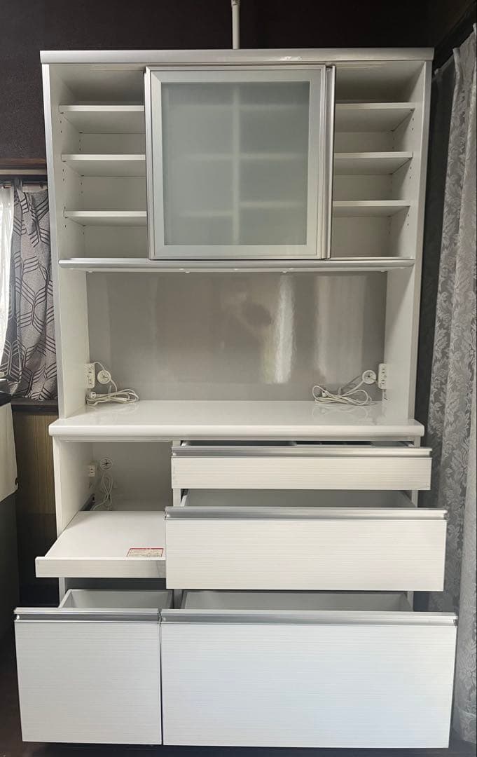 【最終値下げ・引き取り限定】食器棚 ガラス扉付き