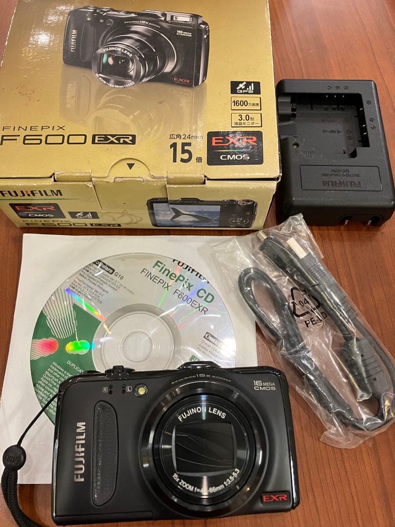 FUJI FILM コンパクトデジタルカメラ　FINEPIX F600 EXR