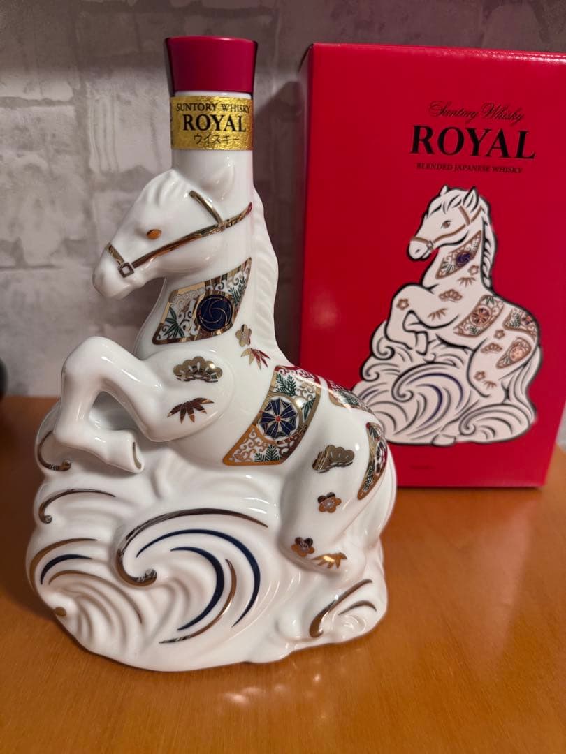 サントリー　ウイスキーローヤル　午歳ボトル　干支ボトル　2026年