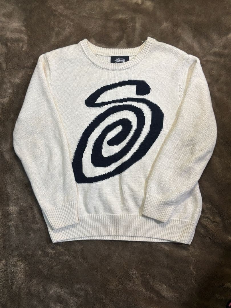 【正規品美品】 STUSSY ステューシー スピラルロゴ 長袖ニット/クリーム色