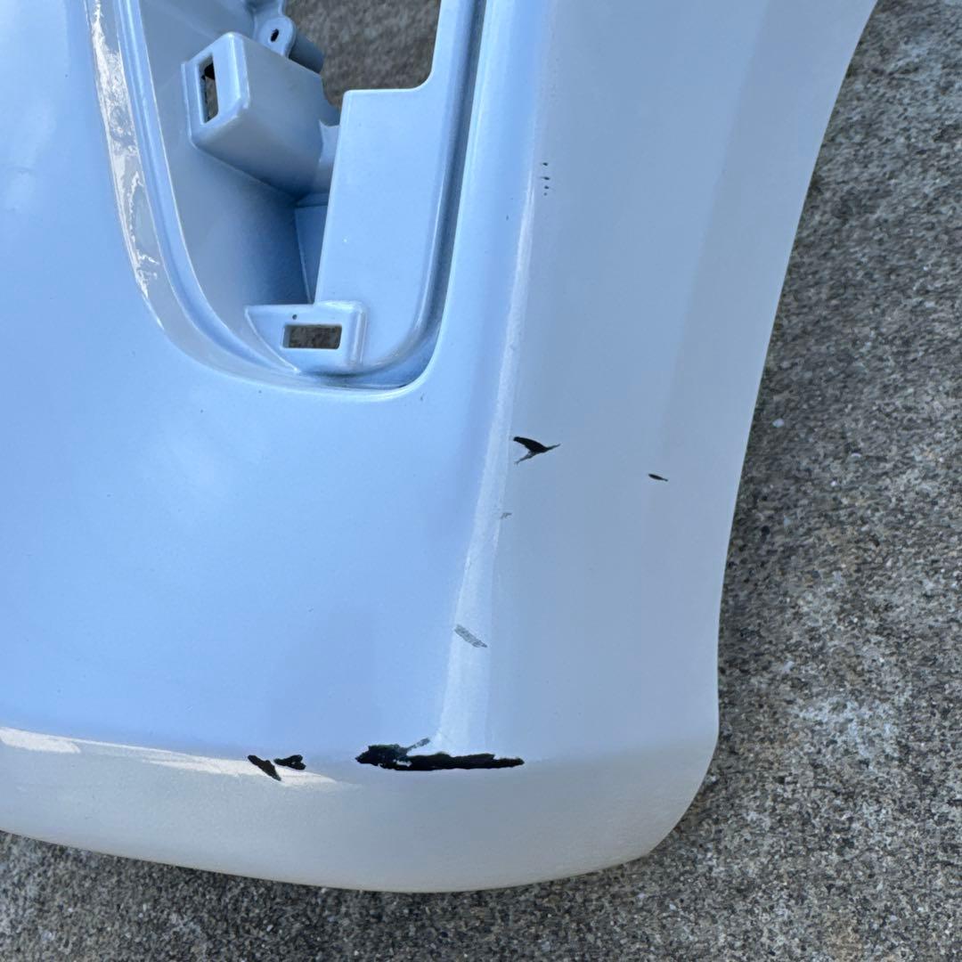 ダイハツ　タント　LA650 フロントバンパーカバー 白