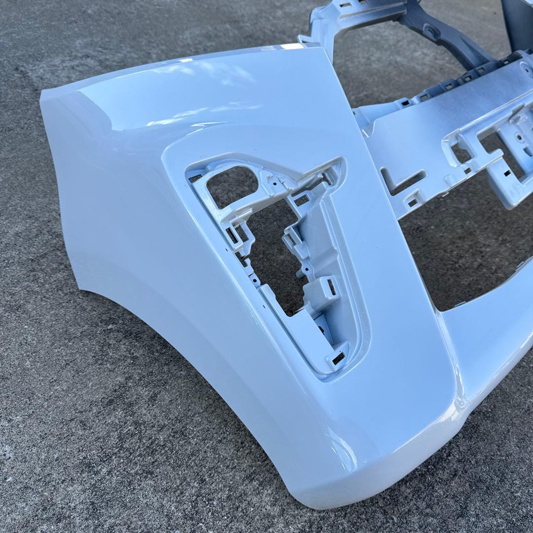 ダイハツ　タント　LA650 フロントバンパーカバー 白