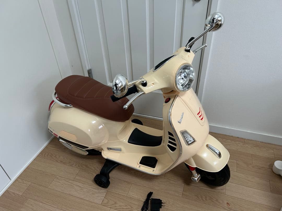 電動バイク ベスパ 子供用 乗用　補助輪付
