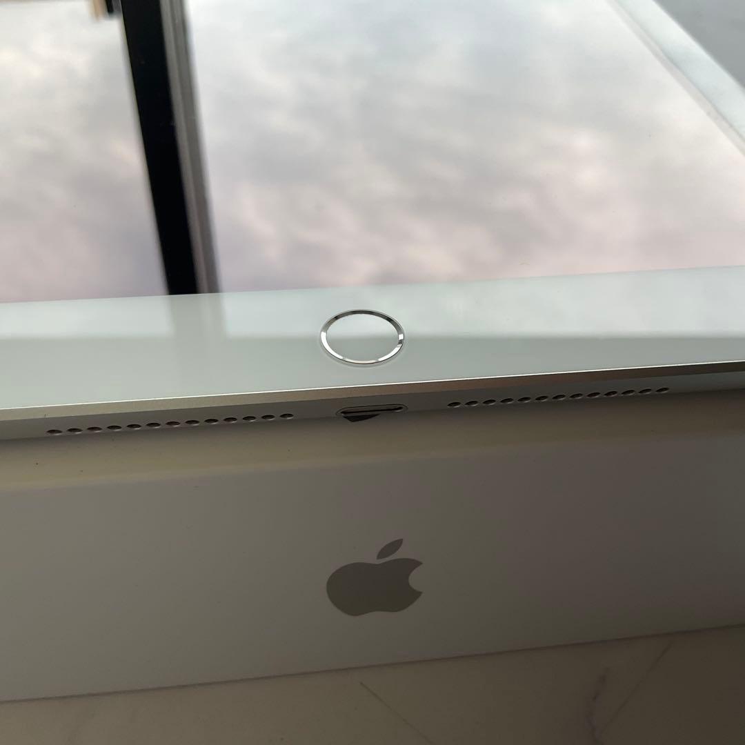 【極美品】Apple iPad 第6世代 Wi-Fi 128GB