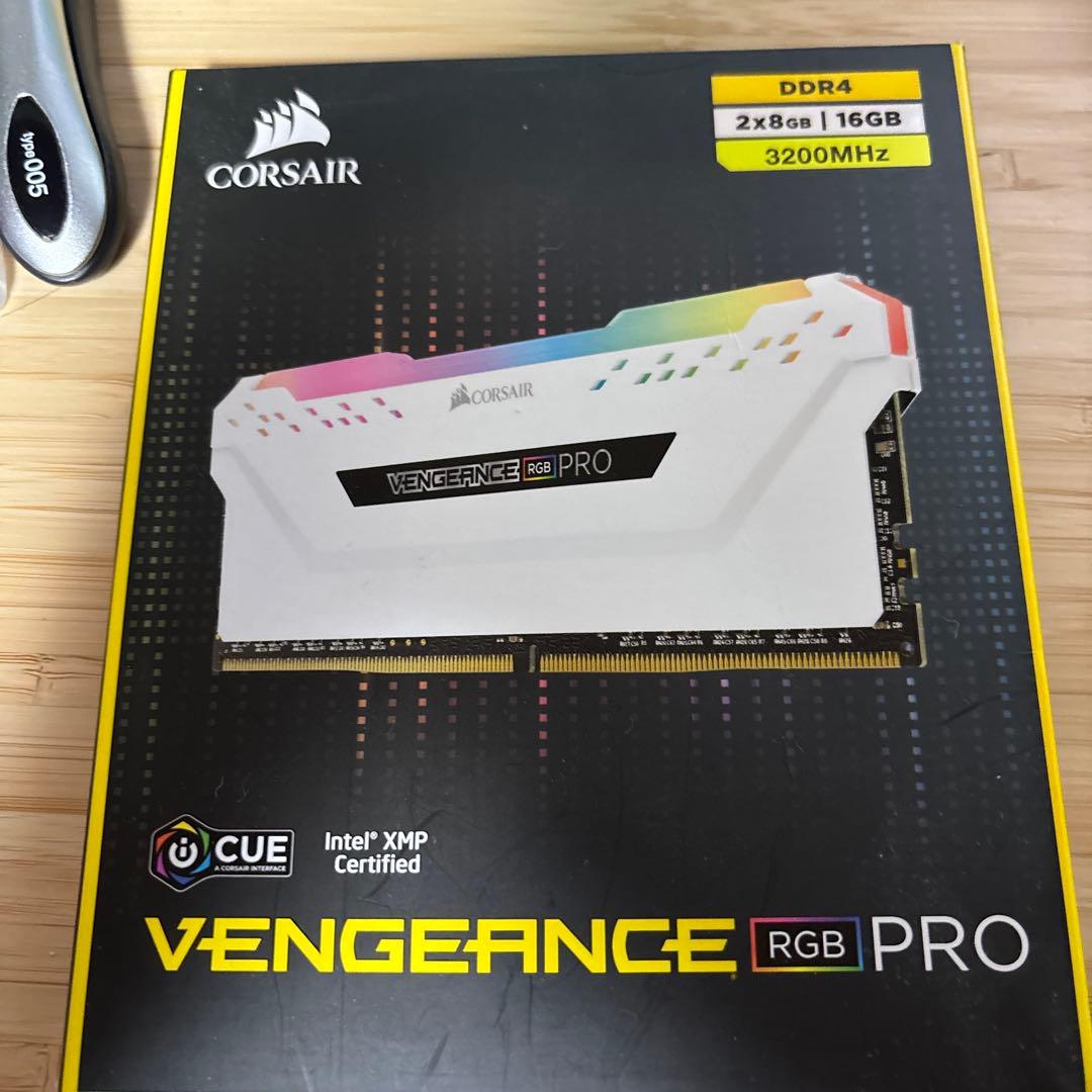 Corsair ddr4 16gbメモリー　8gb×2 未開封