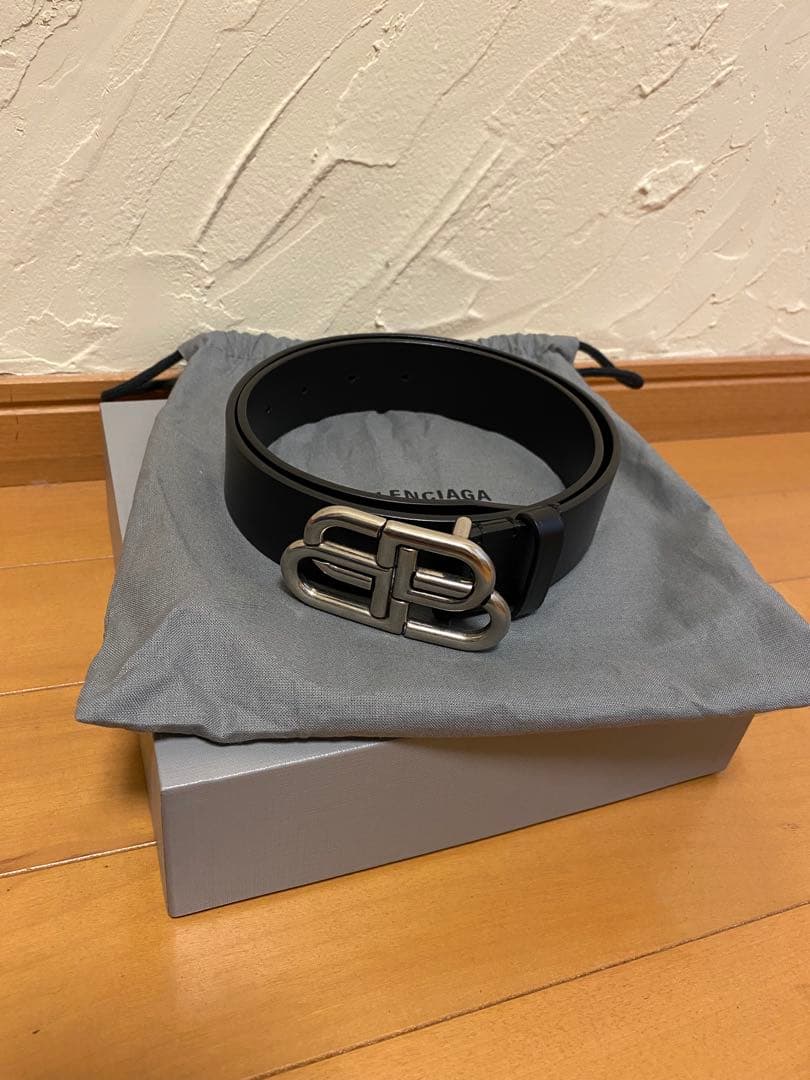 BALENCIAGA ブラックレザーロゴベルト