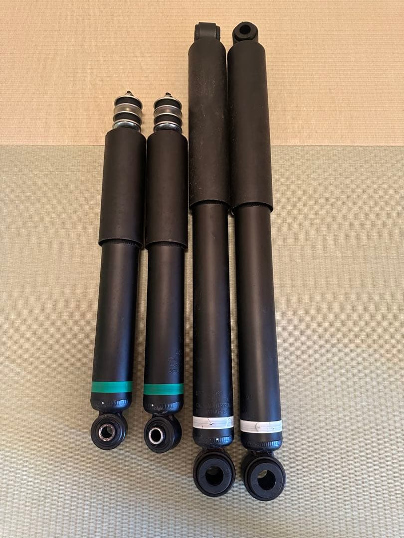 【限定値下げ】TOYOTA　ハイエース200系　純正ショックアブソーバー 4本