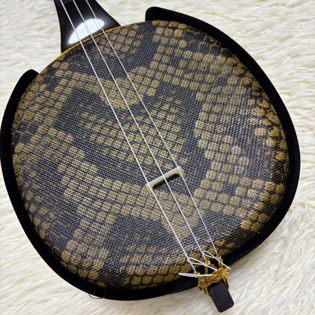 美品　沖縄三線 蛇皮　合皮　工四合 初心者 入門者 ソフトケース付　付属品多数