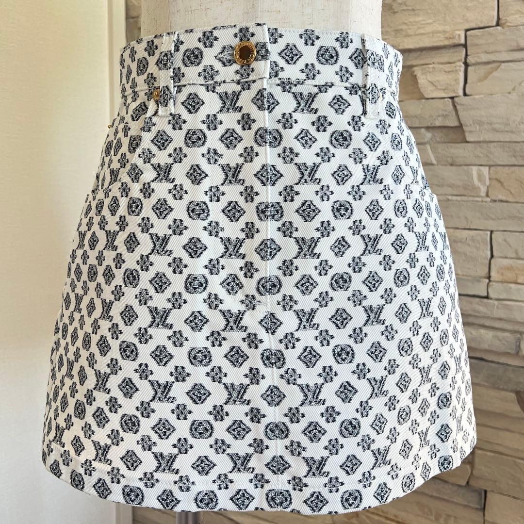 LOUISVUITTON ブラーリィ　モノグラム　ミニスカート　デニム　ホワイト