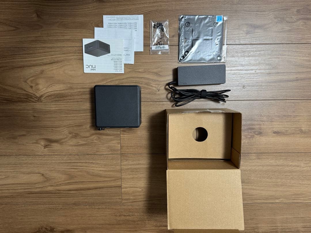 わ*け様 NUC11TNHi3 ベアボーンキット　中古品
