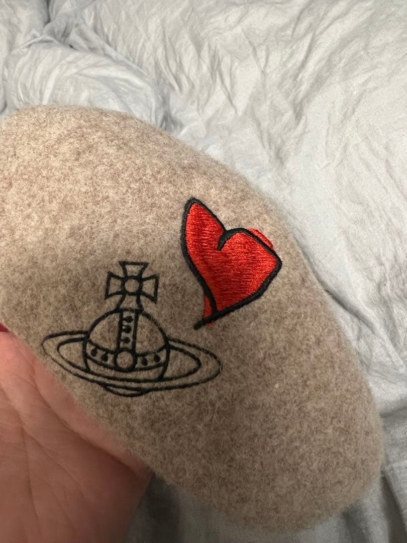 【美品】Vivienne Westwood ベージュ ベレー帽 ハート刺繍