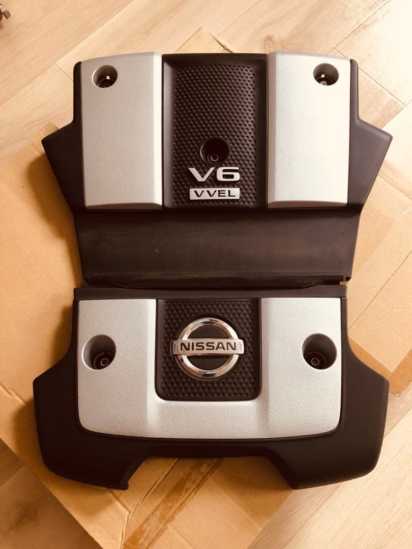 Nissan z34V6 VVEL エンジンカバー