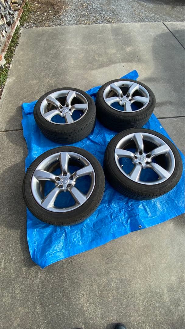 Z33後期純正18インチホイールセット タイヤ付き　リアサイズ4本
