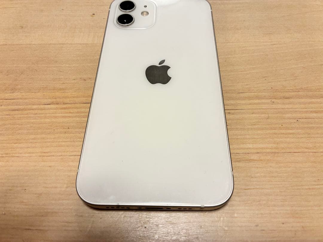 傷あり中古　iPhone12本体　ホワイト　白