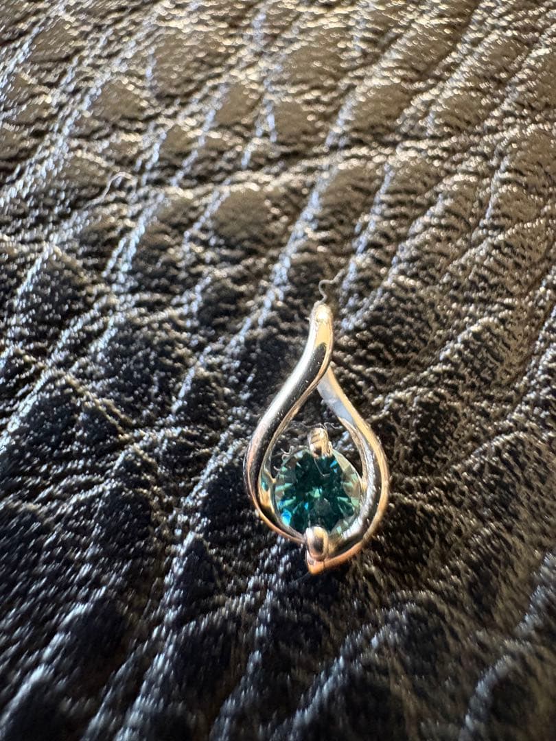 Pt900ブルーダイヤモンドトップ