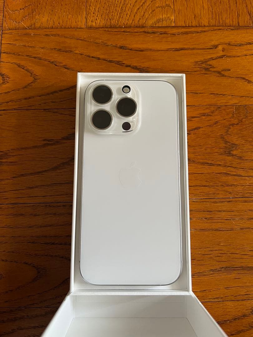 iPhone 16Pro ホワイトチタニウム　本体
