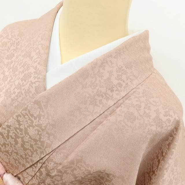 美品 正絹 着物“明るい丁子茶色に唐花の控えめな主張”色無地 U-49