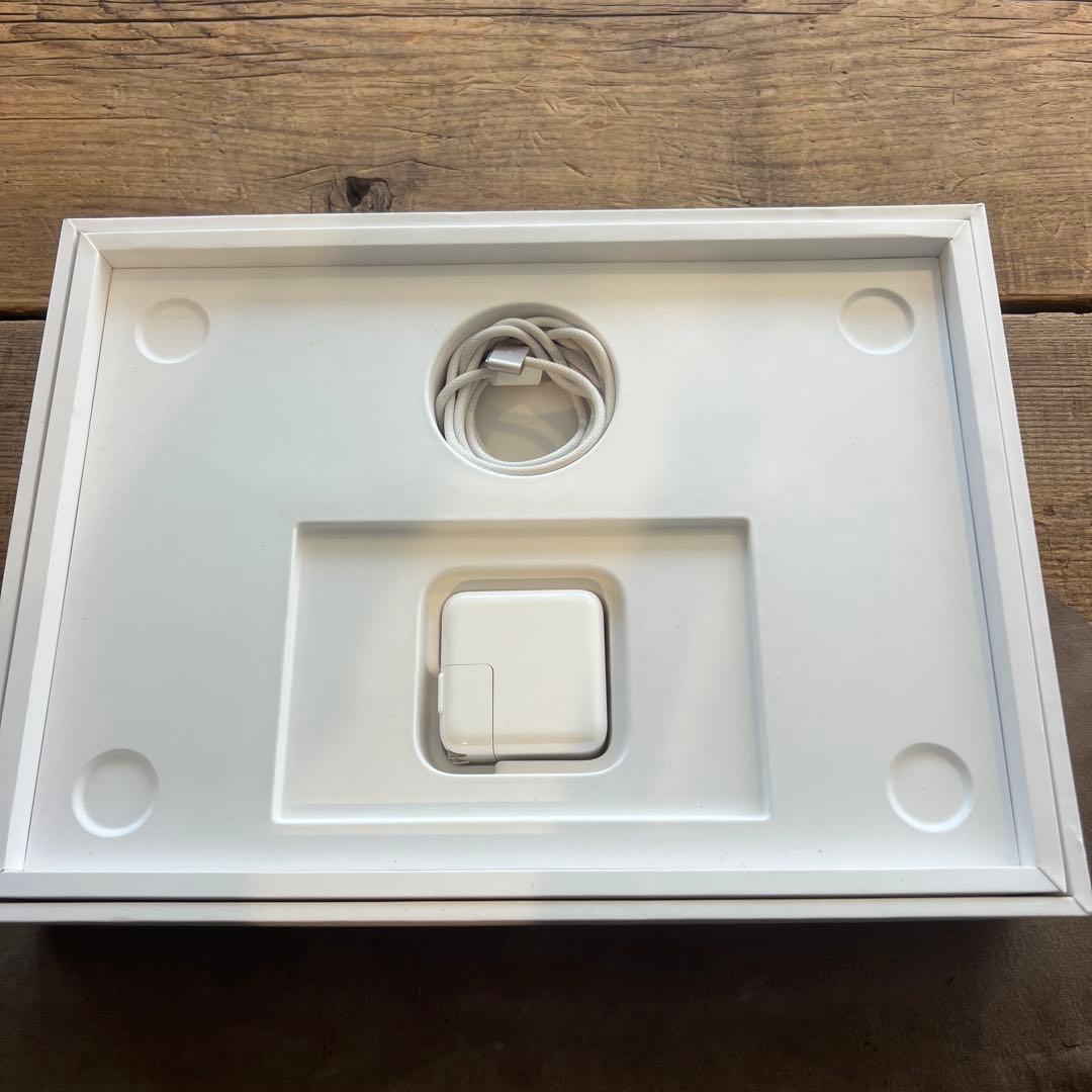 【充電19回】13インチ MacBook Air M2 スターライト