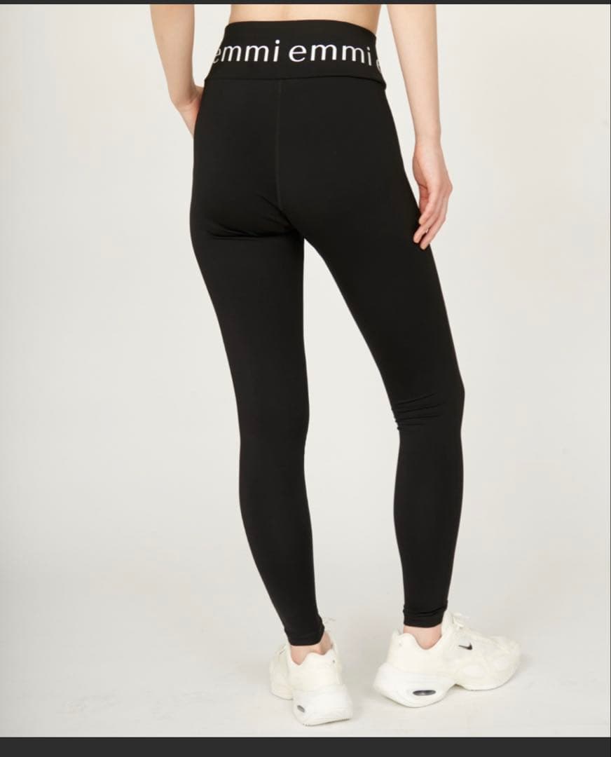 emmiヨガ　【オンライン限定】ピラティス新品タグ付き