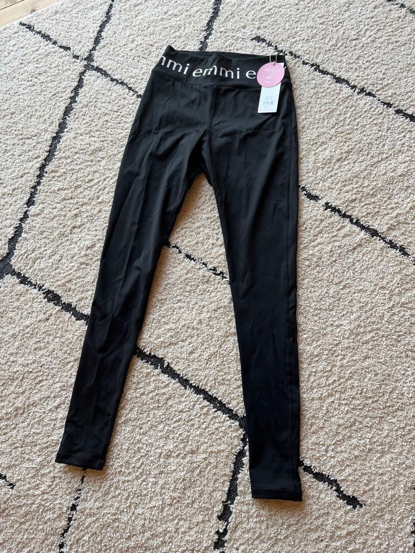 emmiヨガ　【オンライン限定】ピラティス新品タグ付き