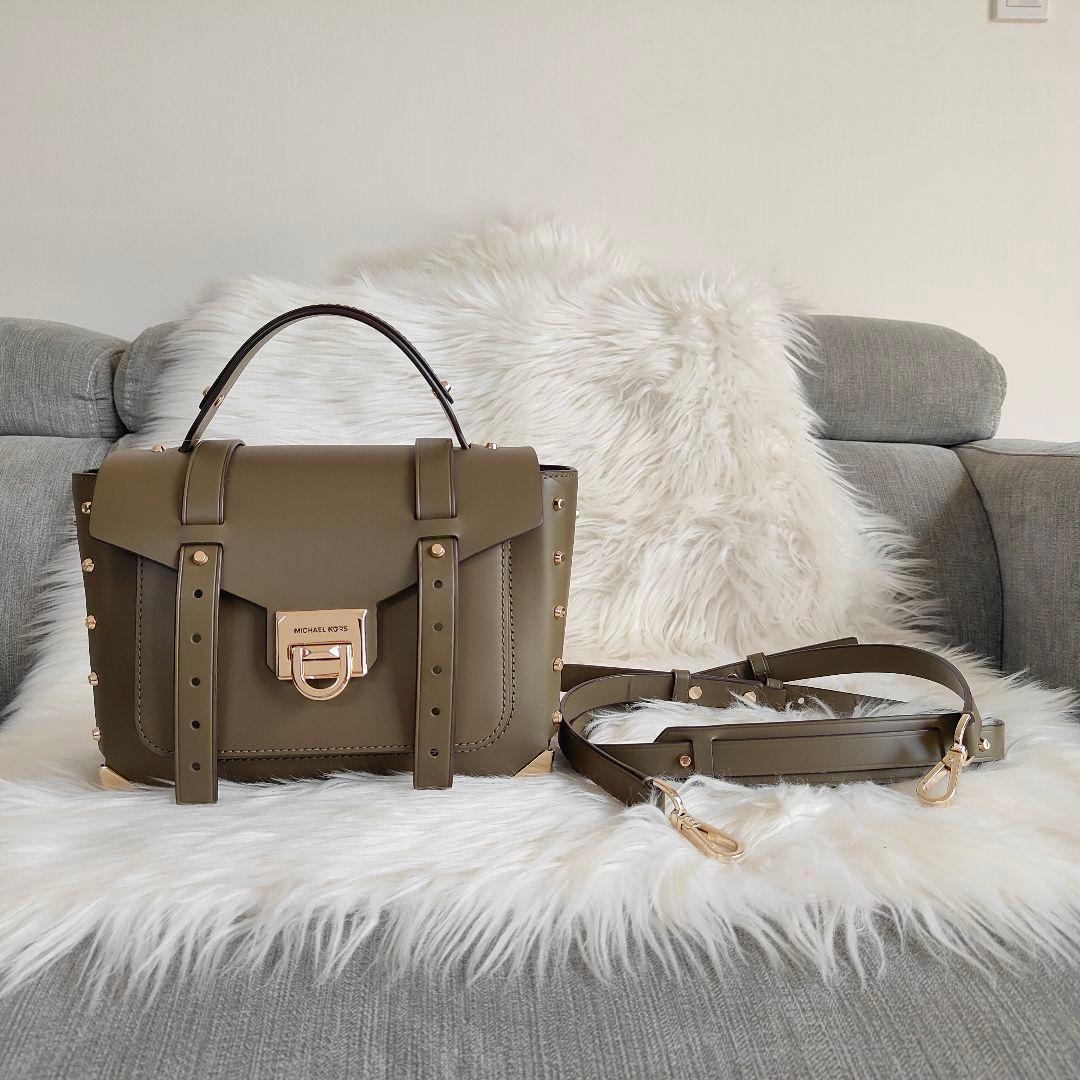 Michael Kors メッセンジャーバッグ オリーブグリーン スタッズ付き