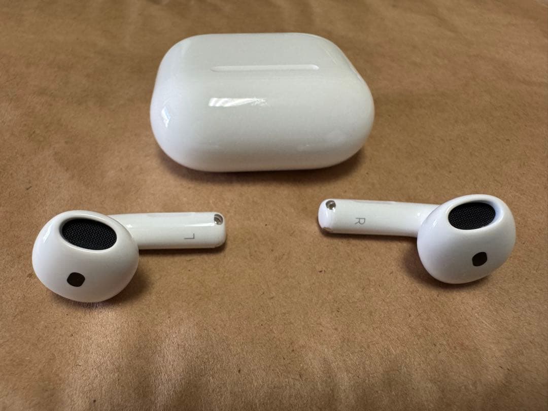 airpods 第4世代 本体 充電ケース付き 美品　ノズキャンセル無し